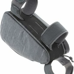 Evoc - Sacoche De Cadre 0,7 L - Bikepacking -Monkeylink Soldes evoc sacoche de cadre 700 ml gris carbone perspective 1 3840x2160